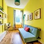 Bright And Airy Apartment In Canonmills